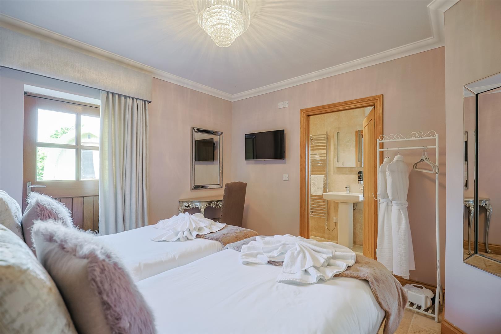 Mulberry House, Oldwalls, Llanrhidian, Swansea, SA3 1HB